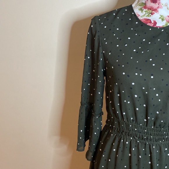H&M | green and black & white polka dot bell sleeved dress - Picture 5 of 8